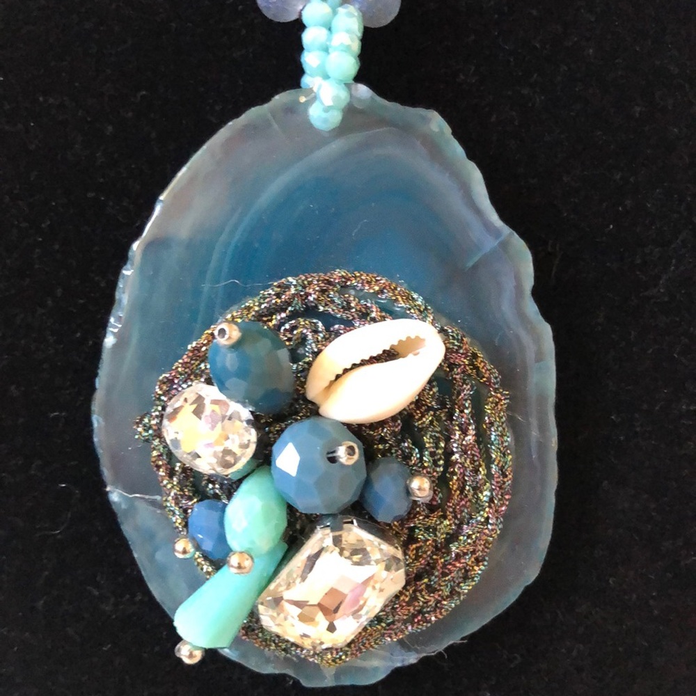 Beautiful Statement Neckless - image 2